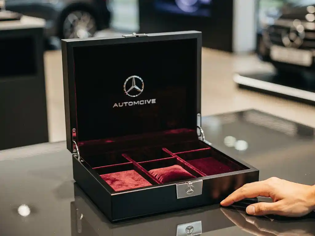 10 Gestaltungsideen für Geschenkboxen im Corporate Design eines Autohauses