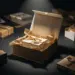 Geöffnete Premium-Geschenkbox aus cremefarbenem Karton mit goldenem Akzent, umgeben von verworfenen Verpackungsprototypen auf dunklem Holztisch.